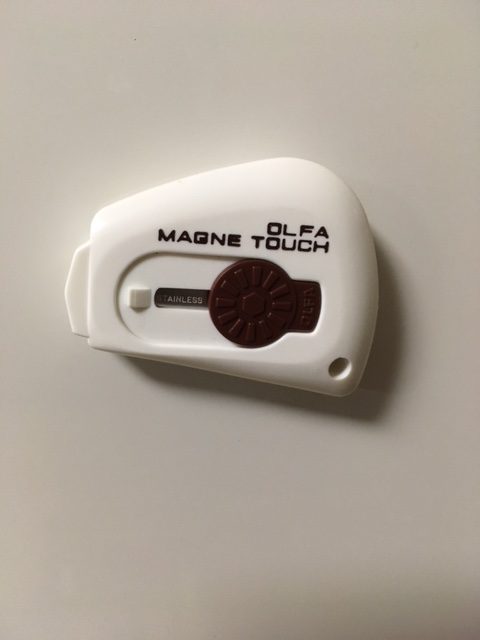 オルファ「MAGNE TOUCH」!! 値段もお得なマグネット内蔵ステンレス製ミニカッター!!